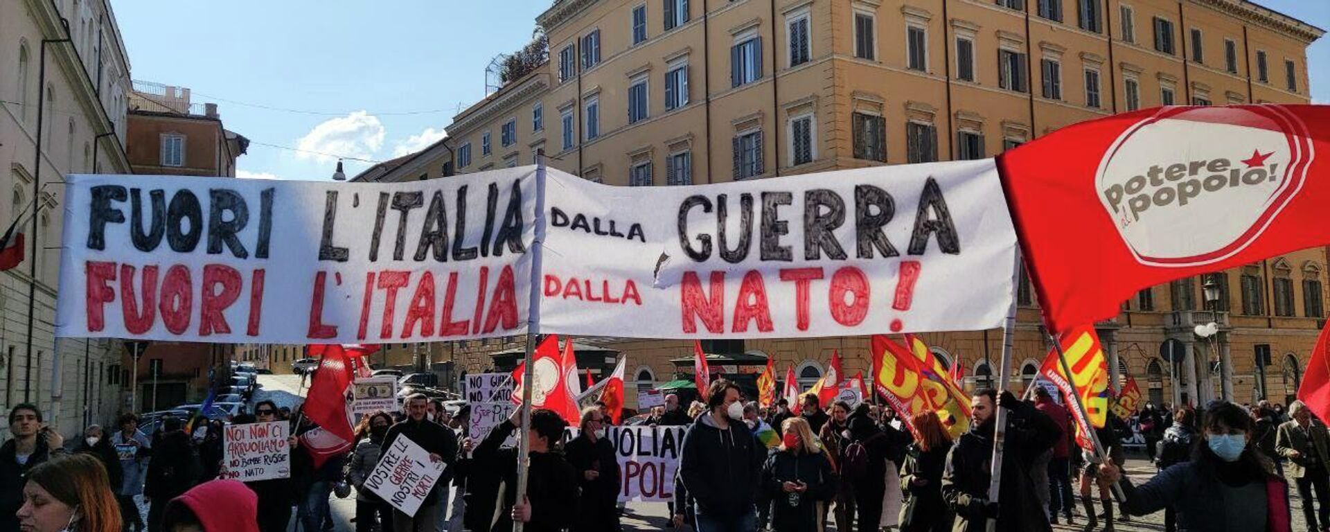 Ativistas italianos protestam conta a OTAN - Sputnik Brasil, 1920, 20.03.2022