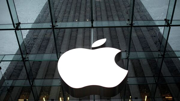 Prédio com o logotipo da Apple em Nova York, nos EUA, em 18 de janeiro de 2011. - Sputnik Brasil
