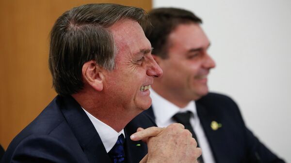 Presidente da República, Jair Bolsonaro, Senador Flávio Bolsonaro (PSL/RJ) em Brasília (foto de arquivo) - Sputnik Brasil
