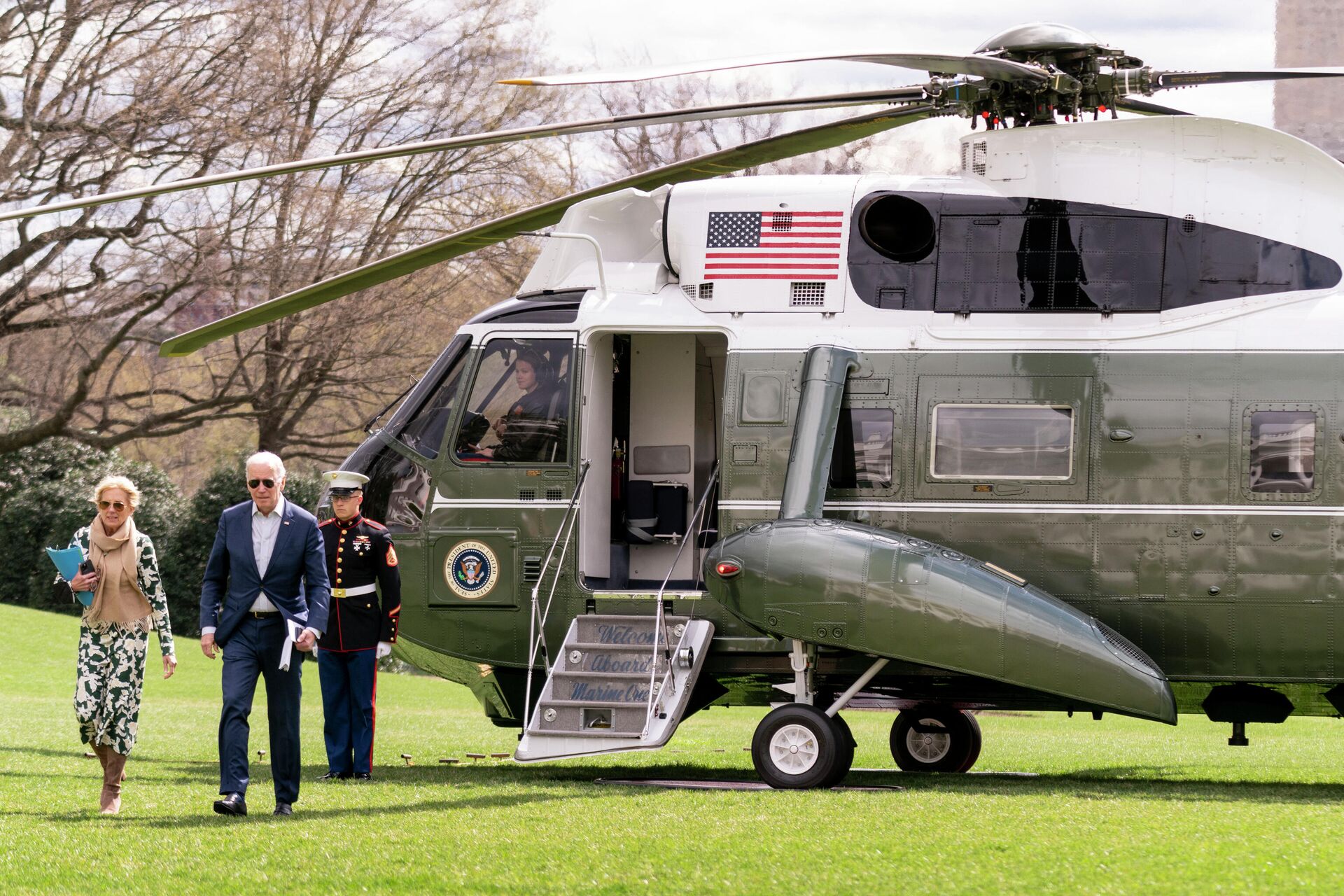 Presidente dos EUA, Joe Biden e primeira-dama Jill chegam à Casa Branca em Washington, 20 de março de 2022 - Sputnik Brasil, 1920, 23.03.2022