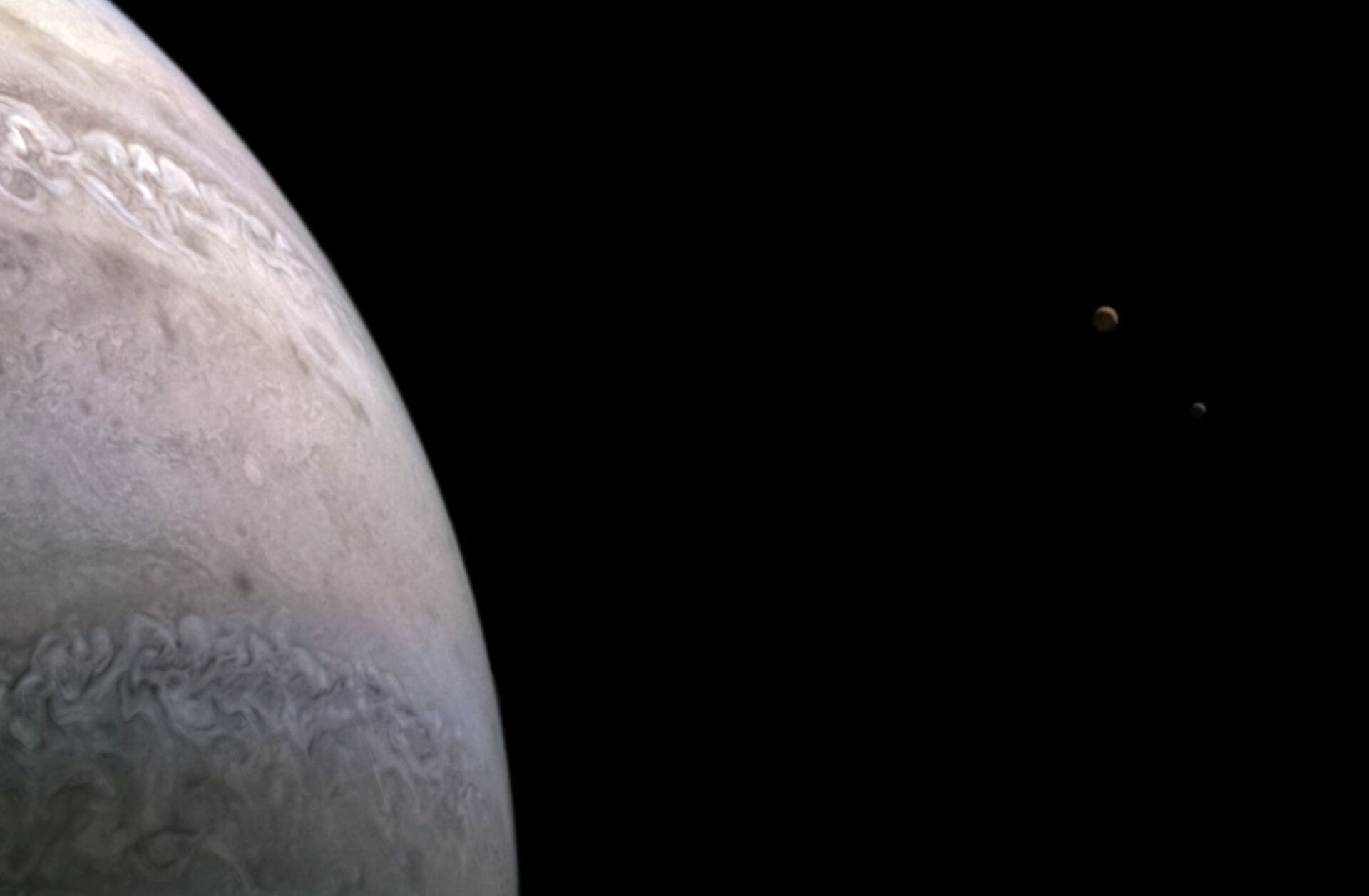 A missão Juno da NASA capturou essa visão do hemisfério sul de Júpiter durante o 39º sobrevoo da espaçonave no planeta, 12 de janeiro de 2022 - Sputnik Brasil, 1920, 23.03.2022