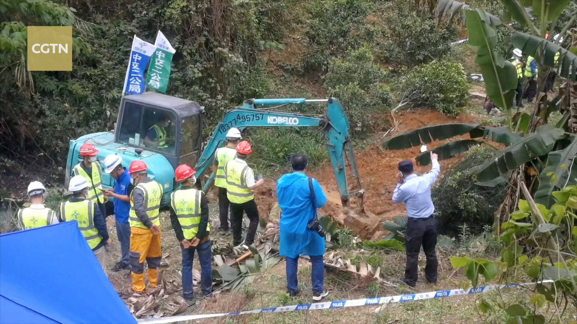 Equipe de resgate trabalhando no local da queda do avião Boeing 737 da China Easter, 22 de março de 2022 - Sputnik Brasil, 1920, 23.03.2022