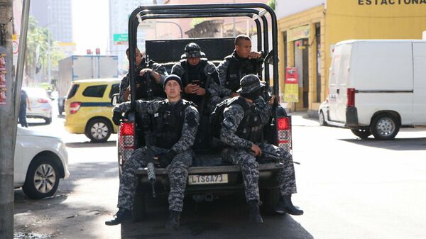 Policiais durante a Operação Mercador de Ilusões no Rio de Janeiro, 23 de março de 2022 - Sputnik Brasil