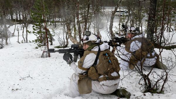 Membros do Batalhão Blindado do Exército norueguês participam do exercício militar Cold Response 2022, reunindo cerca de 30.000 soldados dos países membros da OTAN mais Finlândia e Suécia no Círculo Ártico, Noruega, 23 de março de 2022 - Sputnik Brasil