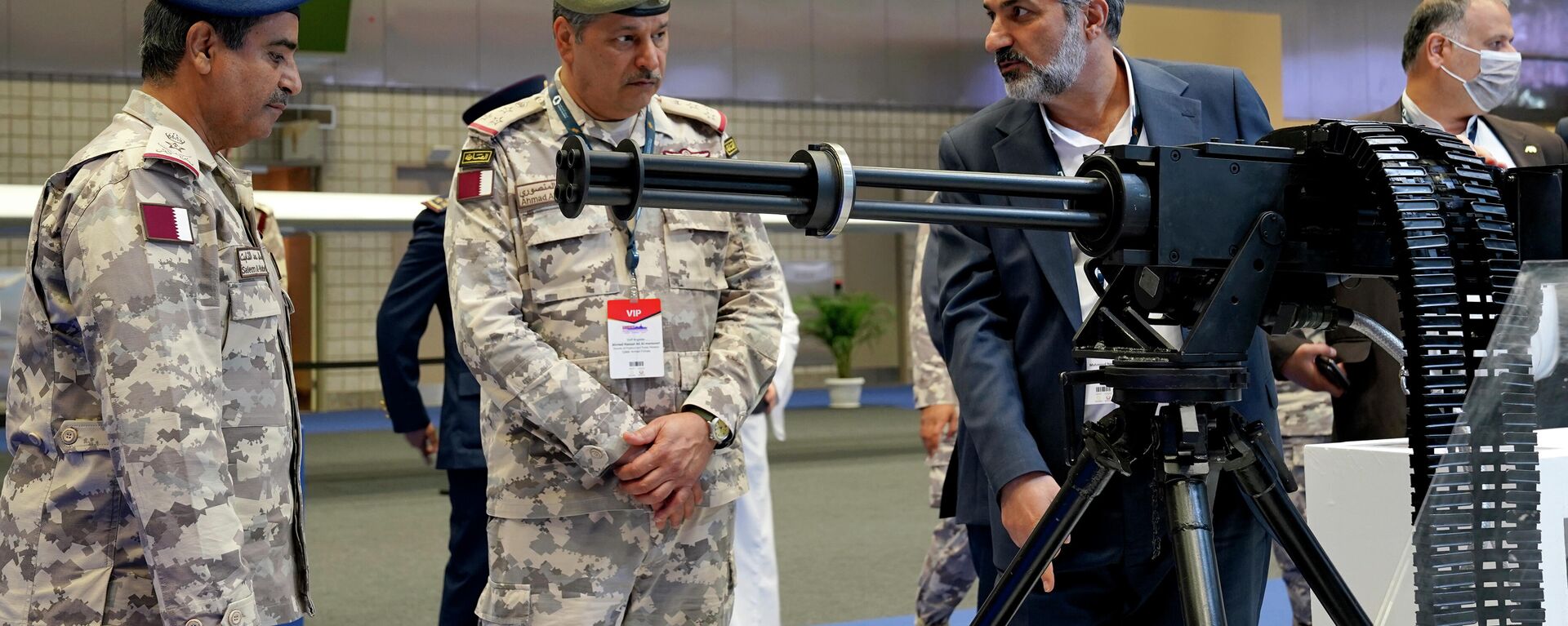Major-general Salem al-Nabet, chefe do Estado-Maior das Forças Armadas do Catar, visita pavilhão do Irã na exposição DIMDEX, em Doha, no Catar - Sputnik Brasil, 1920, 08.09.2022