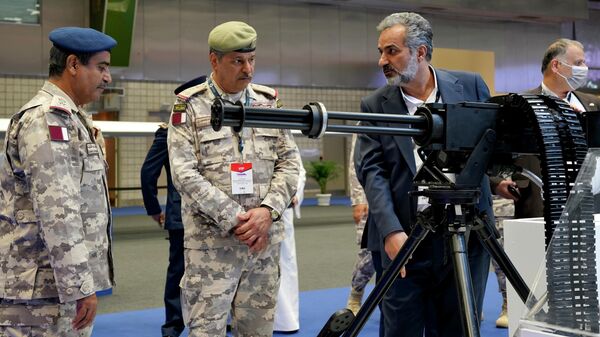 Major-general Salem al-Nabet, chefe do Estado-Maior das Forças Armadas do Catar, visita pavilhão do Irã na exposição DIMDEX, em Doha, no Catar - Sputnik Brasil