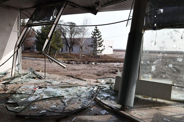 Terminal destruído do Aeroporto de Mariupol libertado pela Milícia Popular da República de Donetsk e forças russas - Sputnik Brasil