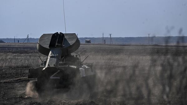 Veículo de desminagem UR-77 das tropas da Rússia na região de Kherson. - Sputnik Brasil