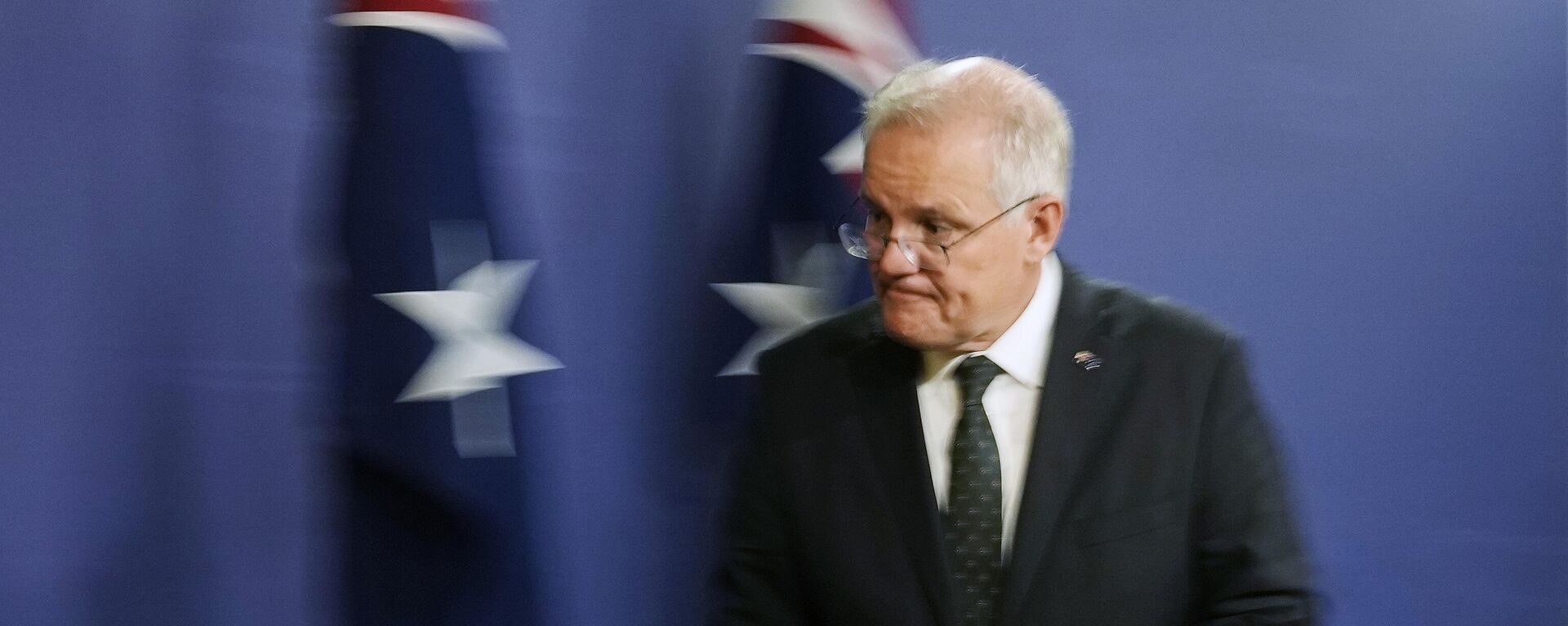 Scott Morrison, primeiro-ministro australiano, deixa coletiva de imprensa em Sydney, Austrália, 23 de fevereiro de 2022 - Sputnik Brasil, 1920, 28.03.2022