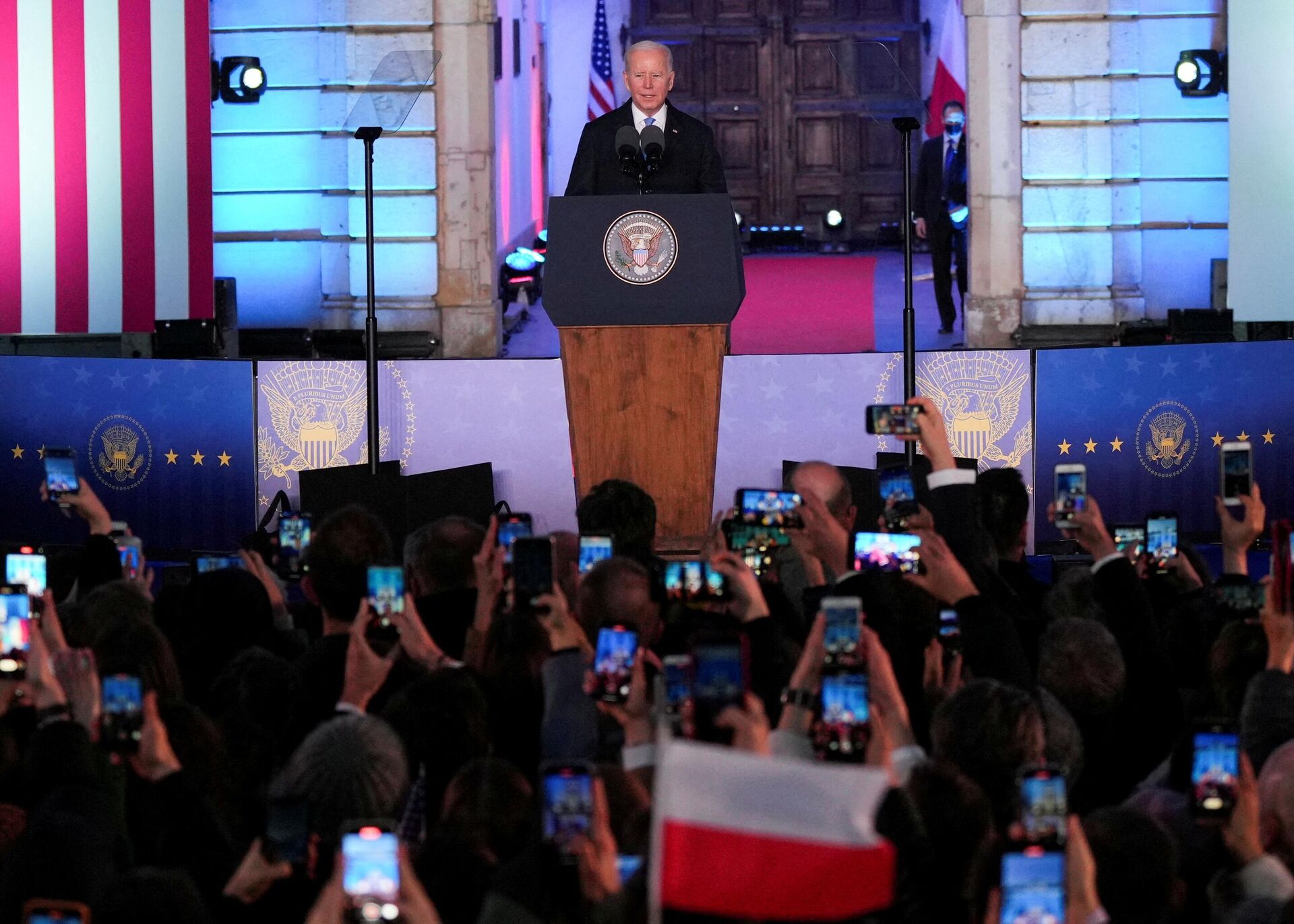 Presidente dos EUA, Joe Biden, fala sobre o líder russo Vladimir Putin durante um evento no Castelo Realem Varsóvia, Polônia, em 26 de março de 2022 - Sputnik Brasil, 1920, 28.03.2022