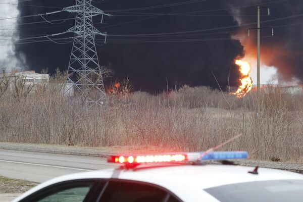 Incêndio no depósito de petróleo de Belgorod, Rússia. - Sputnik Brasil
