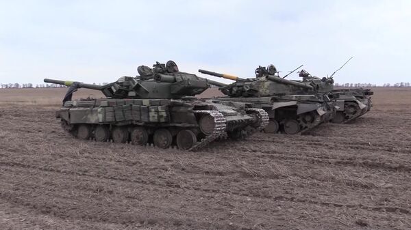 Tanques T-64 das Forças Armadas ucranianas capturados pelas Forças Armadas da Rússia, na região de Chernigov, Ucrânia, foto publicada em 1º de abril de 2022 - Sputnik Brasil