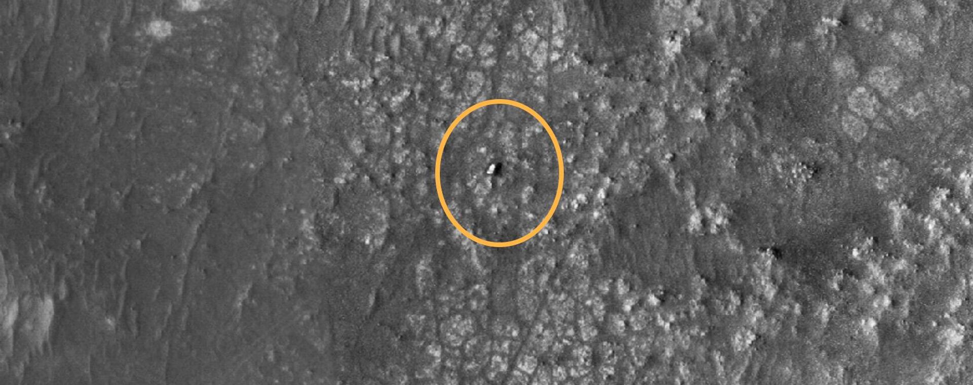 Rover Perseverance registrado pela câmera HiRISE do satélite Orbitador de Reconhecimento de Marte - Sputnik Brasil, 1920, 01.04.2022