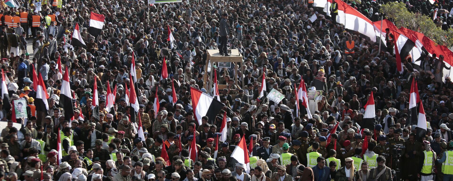 Apoiadores dos rebeldes xiitas houthis participam de um comício em Sanaa, Iêmen, 5 de dezembro de 2017 - Sputnik Brasil, 1920, 01.04.2022