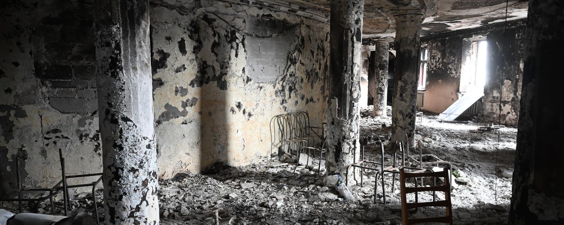 Interior do prédio do Teatro de Drama de Mariupol, explodido após retirada de militantes do Batalhão Azov de Mariupol (foto de arquivo) - Sputnik Brasil, 1920, 23.06.2022