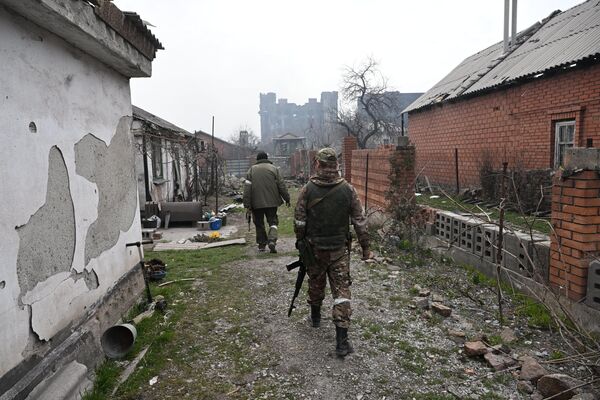 Combatentes da Milícia Popular da República de Donetsk em Mariupol - Sputnik Brasil