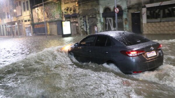 Ruas alagadas na região central do Rio de Janeiro devido à forte chuva que atingiu a cidade, em 31 de março de 2022 - Sputnik Brasil