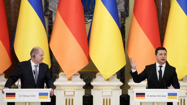 Chanceler alemão, Olaf Scholz, e o presidente da Ucrânia, Vladimir Zelensky, durante coletiva de imprensa em Kiev. Ucrânia, 14 de fevereiro de 2022 - Sputnik Brasil
