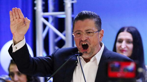 Rodrigo Chaves discursa após vitória na eleição presidencial na Costa Rica, 3 de abril de 2022 - Sputnik Brasil