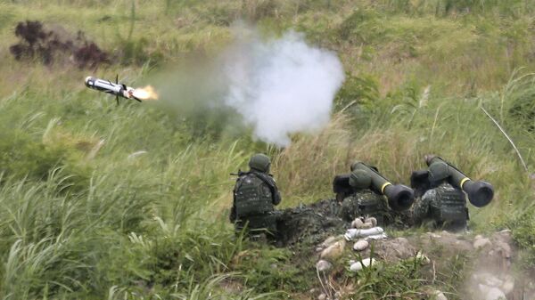 Um míssil antitanque FGM-148 Javelin é disparado durante o 36º exercício militar de Han Kung na cidade de Taichung, centro de Taiwan, 16 de julho de 2020 - Sputnik Brasil