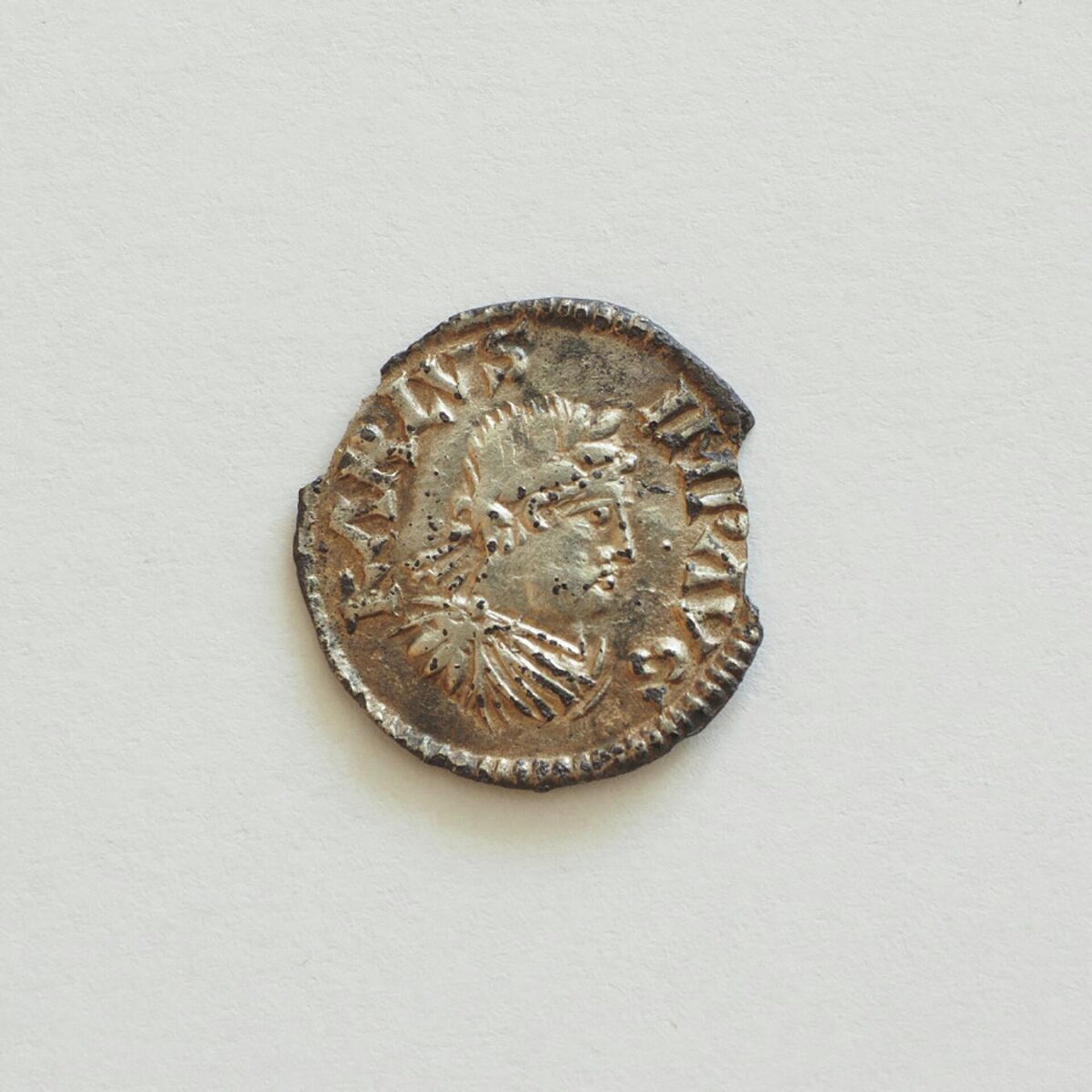 Esta rara moeda de prata mostra um retrato de Carlos Magno, cunhada durante sua vida - Sputnik Brasil, 1920, 04.04.2022