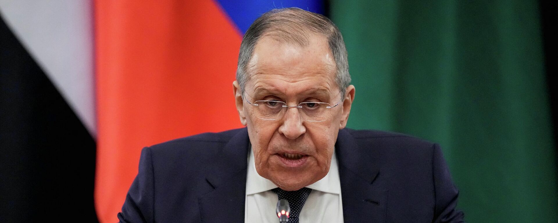 O ministro das Relações Exteriores da Rússia, Sergei Lavrov, fala durante suas conversas com representantes das nações da Liga Árabe, em Moscou, Rússia, em 4 de abril de 2022 - Sputnik Brasil, 1920, 04.04.2022