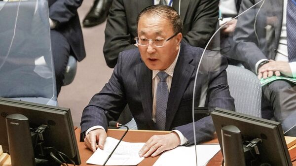 Embaixador da China Zhang Jun em sessão no Conselho de Segurança da ONU no dia 25 de março de 2022 - Sputnik Brasil