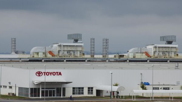 Em Sorocaba, interior de São Paulo, uma fábrica da montadora japonesa Toyota é fotografada, em 24 de outubro de 2012 - Sputnik Brasil