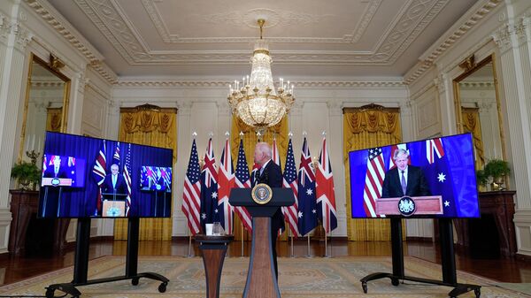 Primeiro-ministro australiano, Scott Morrison, o premiê britânico, Boris Johnson, e o presidente americano, Joe Biden, discutem iniciativa AUKUS em videoconferência na Casa Branca, Washington, 15 de setembro de 2021 - Sputnik Brasil