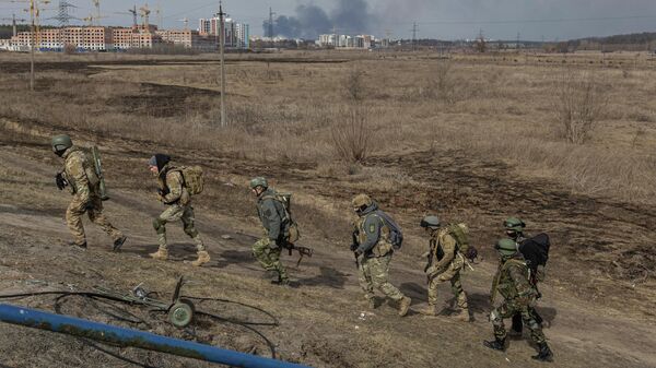 Soldados ucranianos na cidade de Irpen, nos arredores de Kiev, Ucrânia, 12 de março de 2022 - Sputnik Brasil