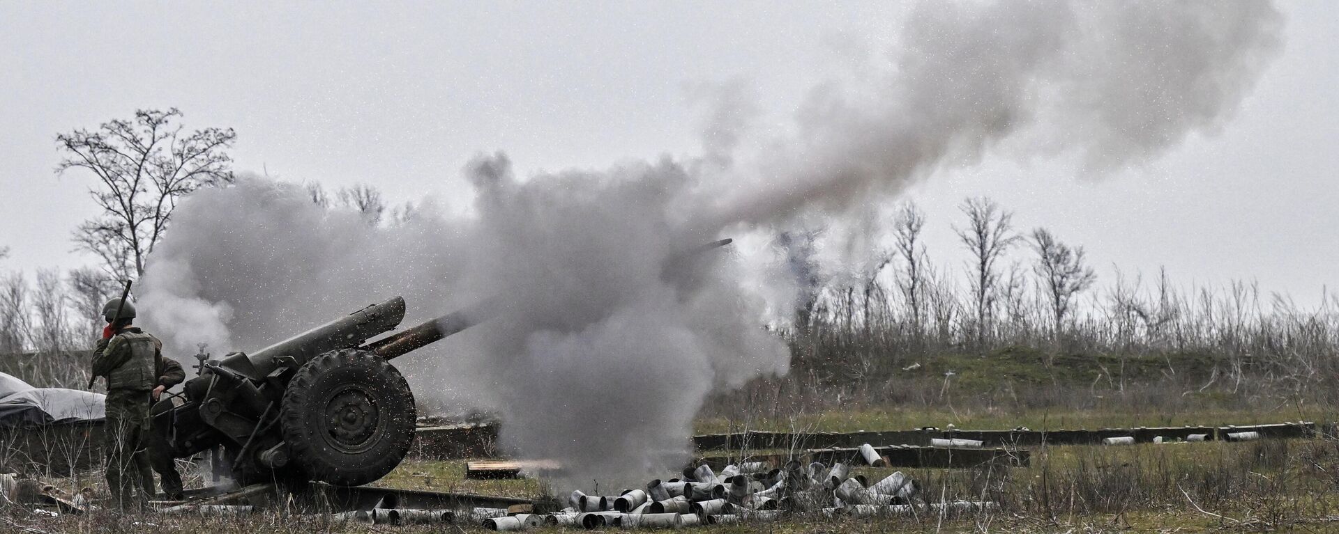 Howitzer D-30 dispara perto de Mariupol, foto publicada em 8 de abril de 2022 - Sputnik Brasil, 1920, 09.04.2022