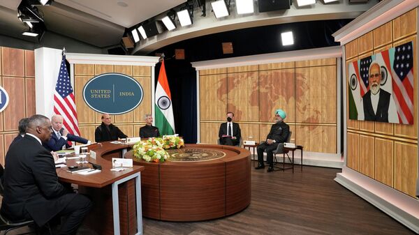 O presidente dos EUA, Joe Biden, realiza uma reunião virtual com o primeiro-ministro indiano Narendra Modi para discutir a crise na Ucrânia na Casa Branca em Washington, EUA, 11 de abril de 2022 - Sputnik Brasil