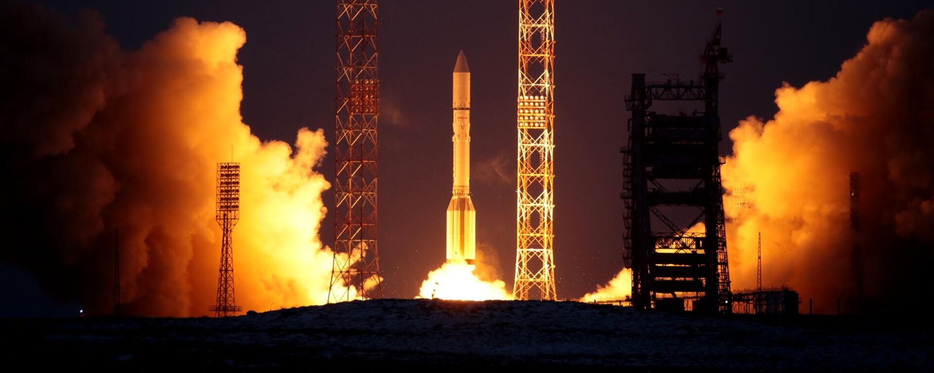 Lançamento do foguete transportador Proton-M com o estágio superior Breeze-M e as espaçonaves Express-AMU3 e Express-AMU7 do complexo de lançamento do Cosmódromo de Baikonur, no Cazaquistão. - Sputnik Brasil, 1920, 12.04.2022