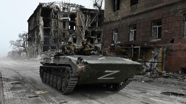 Veículo militar BMP-1 das forças de Donetsk em Mariupol - Sputnik Brasil