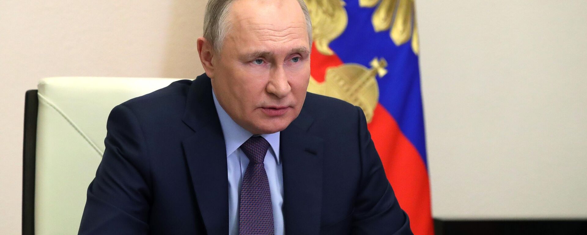 Vladimir Putin, presidente da Rússia, durante videoconferência sobre a situação do mercado do petróleo e do gás, 14 de abril de 2022 - Sputnik Brasil, 1920, 14.04.2022