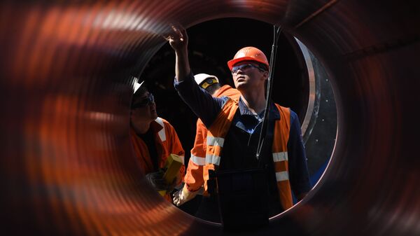 Funcionários trabalham no canteiro de obras do oleoduto Nord Stream 2, nos arredores da cidade de Kingisepp, região de Leningrado, Rússia - Sputnik Brasil