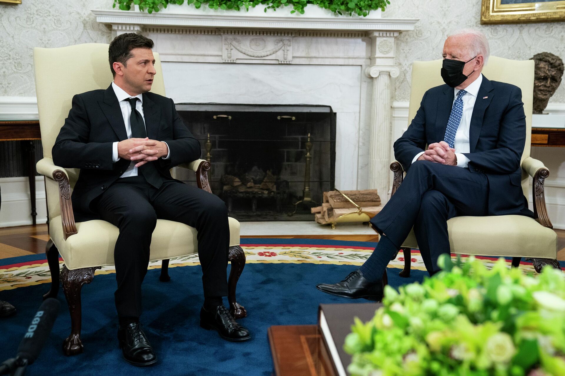 Presidente Joe Biden se encontra com o presidente ucraniano, Vladimir Zelensky, no Salão Oval da Casa Branca, em Washington, EUA, 1º de setembro de 2021 - Sputnik Brasil, 1920, 15.04.2022