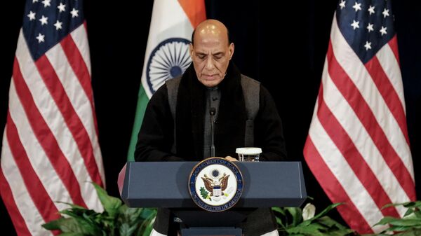 Rajnath Singh, ministro da Defesa da Índia, durante coletiva de imprensa conjunta envolvendo os responsáveis da Defesa e das Relações Exteriores indianos e americanos em Washington, EUA, 11 de abril de 2022 - Sputnik Brasil