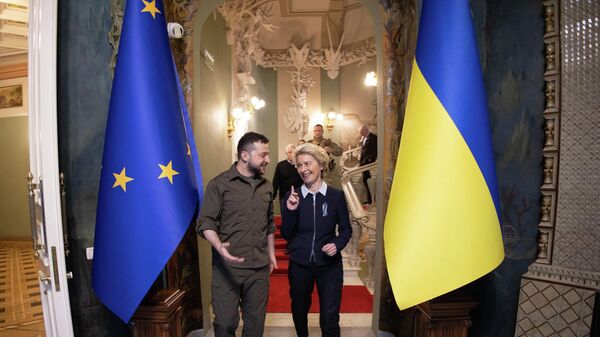 Presidente ucraniano, Vladimir Zelensky, e a presidente da Comissão Europeia, Ursula von der Leyen, em Kiev em 8 de abril de 2022 - Sputnik Brasil