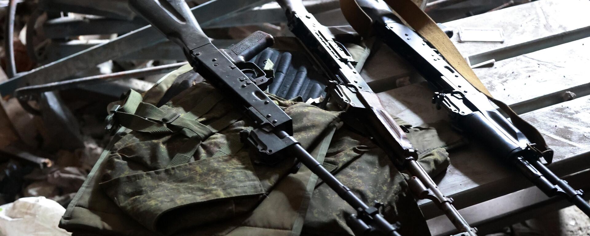 Armas em prédio capturado de nacionalistas ucranianos em Mariupol - Sputnik Brasil, 1920, 17.04.2022