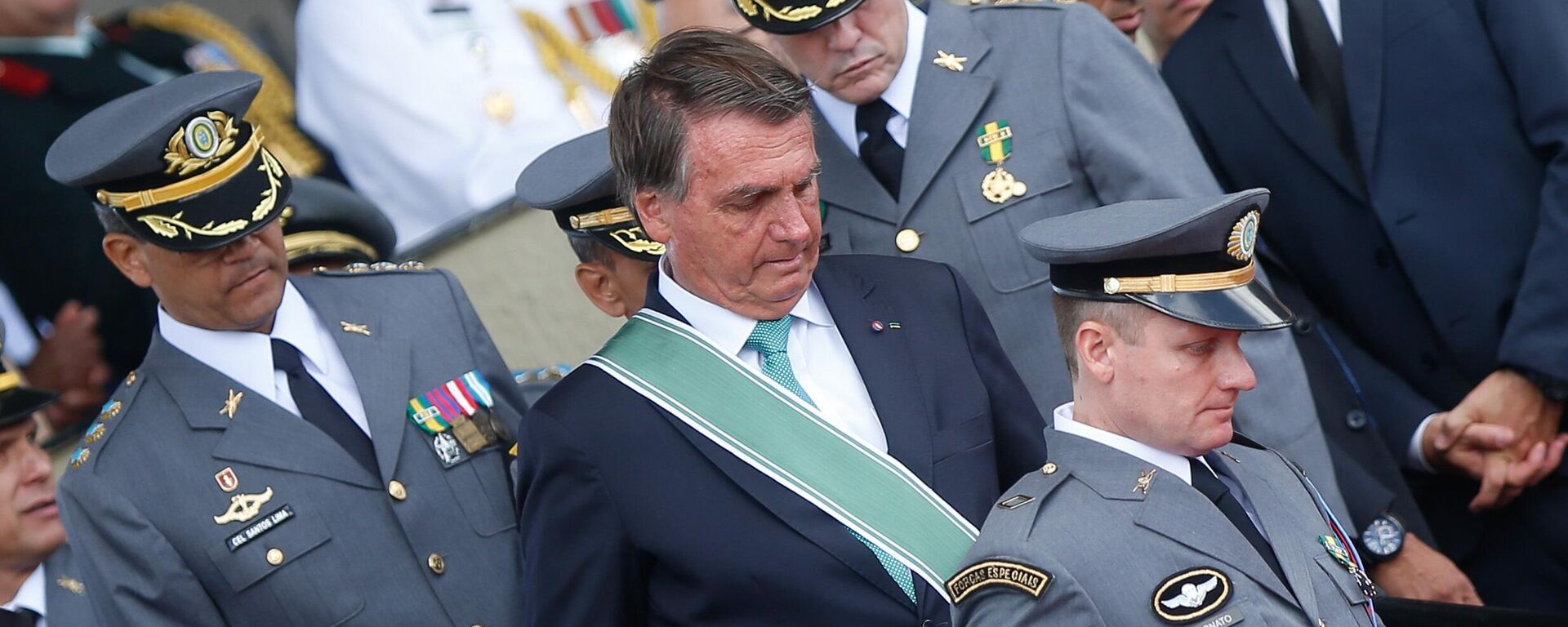 O presidente Jair Bolsonaro (PL) participa de cerimônia do Dia do Exército, com a Imposição da Ordem do Mérito Militar e da Medalha Exército Brasileiro, em Brasília, DF, 19 de abril de 2022  - Sputnik Brasil, 1920, 25.08.2023