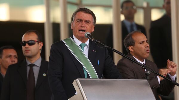 O presidente Jair Bolsonaro (PL) participa de cerimônia do Dia do Exército, com a Imposição da Ordem do Mérito Militar e da Medalha Exército Brasileiro, em Brasília, DF, 19 de abril de 2022 - Sputnik Brasil