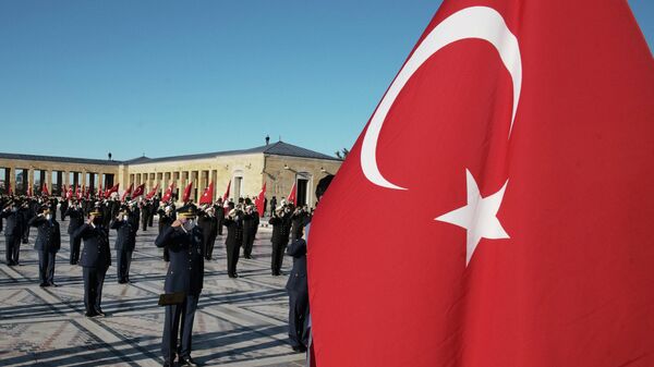 Militares turcos junto do mausoleu do fundador do pa´ís, Mustafa Kemal Ataturk, Ancara, Turquia, 10 de novembro de 2021 - Sputnik Brasil