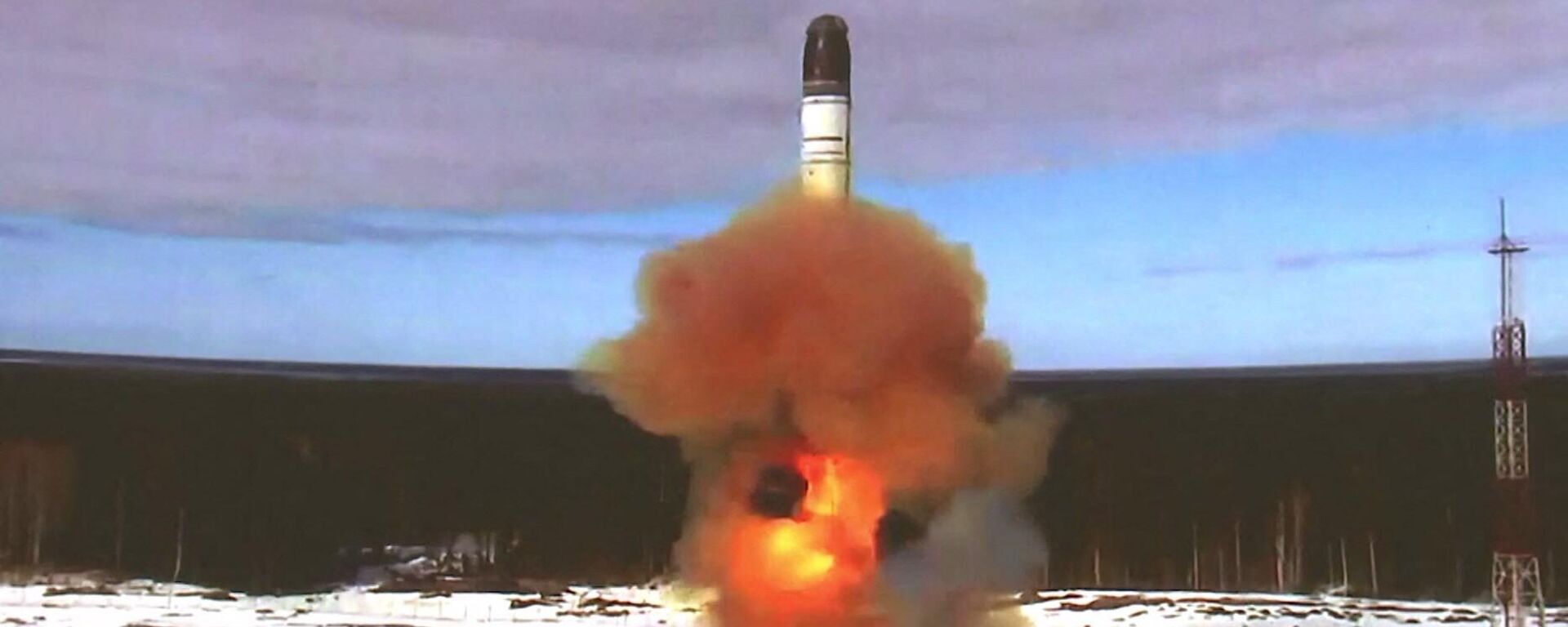Lançamento do míssil balístico intercontinental Sarmat no centro de testes espaciais de Plesetsk, região de Arkhangelsk, Rússia, 20 de abril de 2022 - Sputnik Brasil, 1920, 20.04.2022