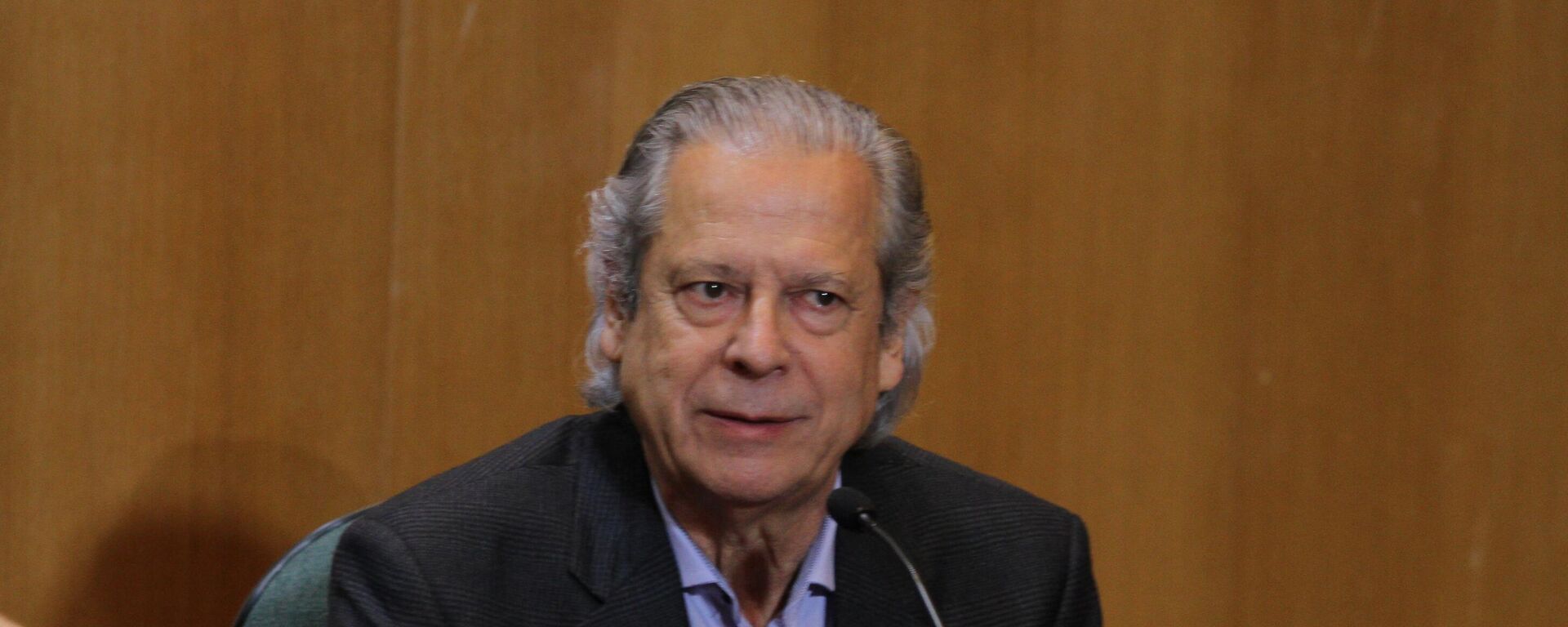 O ex-ministro da Casa Civil José Dirceu durante depoimento a deputados que compõem a CPI da Petrobras, em Curitiba, 31 de agosto de 2015. - Sputnik Brasil, 1920, 20.04.2022