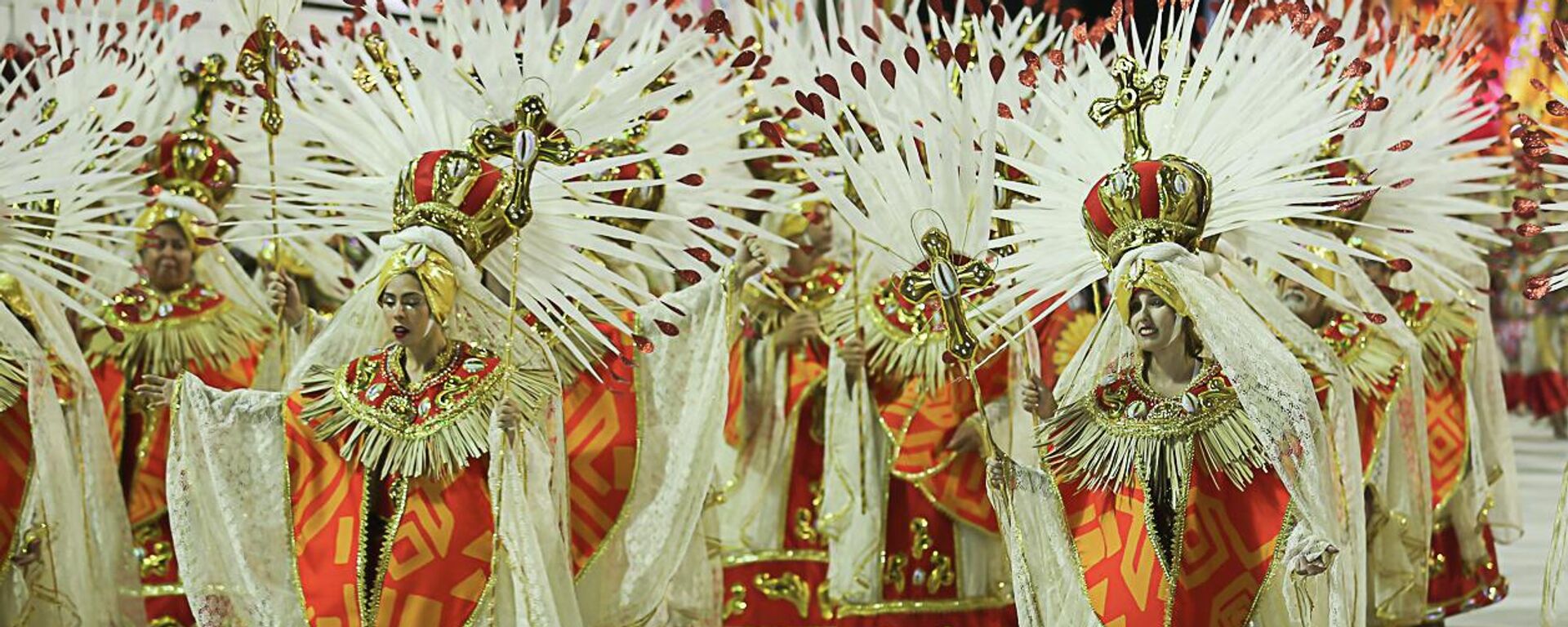 Desfile da escola de samba União da Ilha no Sambódromo da Marquês de Sapucaí, no Rio de Janeiro, na noite de quarta-feira (20). - Sputnik Brasil, 1920, 21.04.2022