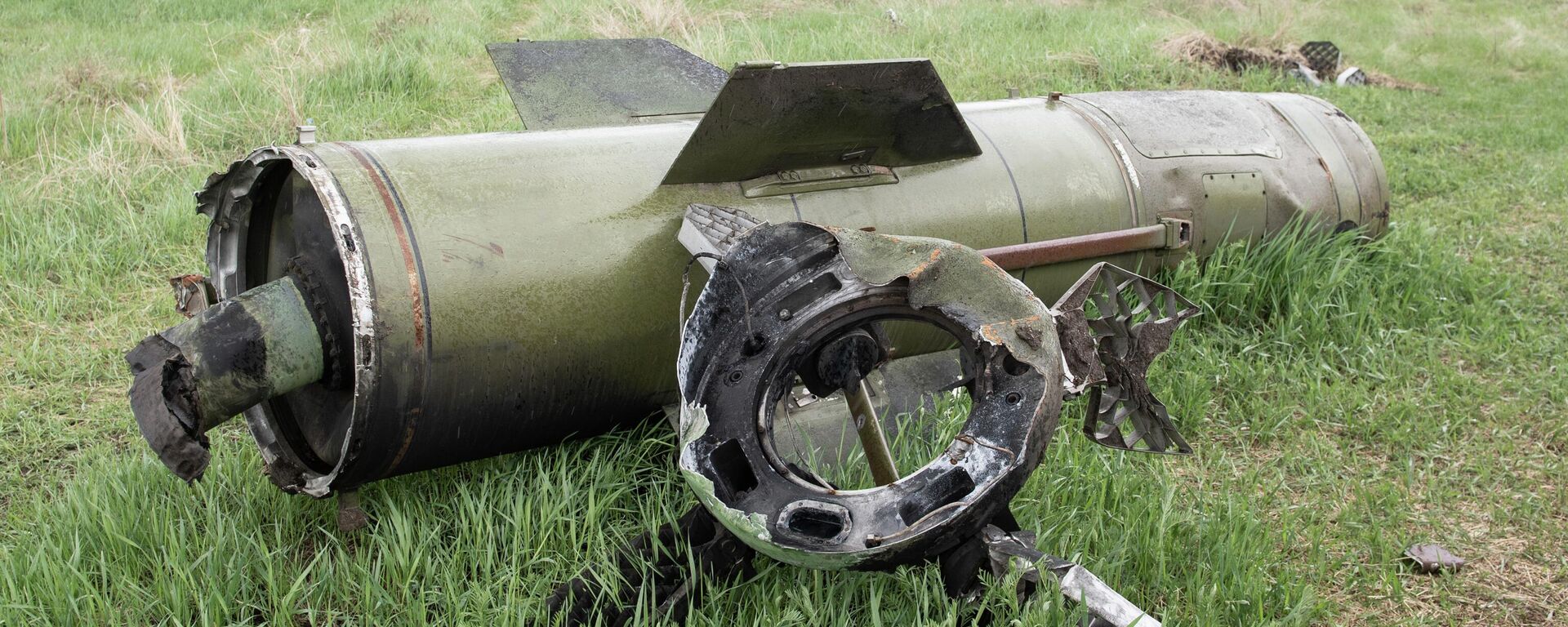 Míssil ucraniano Tochka-U caído no território do hospital militar na região de Zaporozhie, 21 de abril de 2022 - Sputnik Brasil, 1920, 29.08.2022