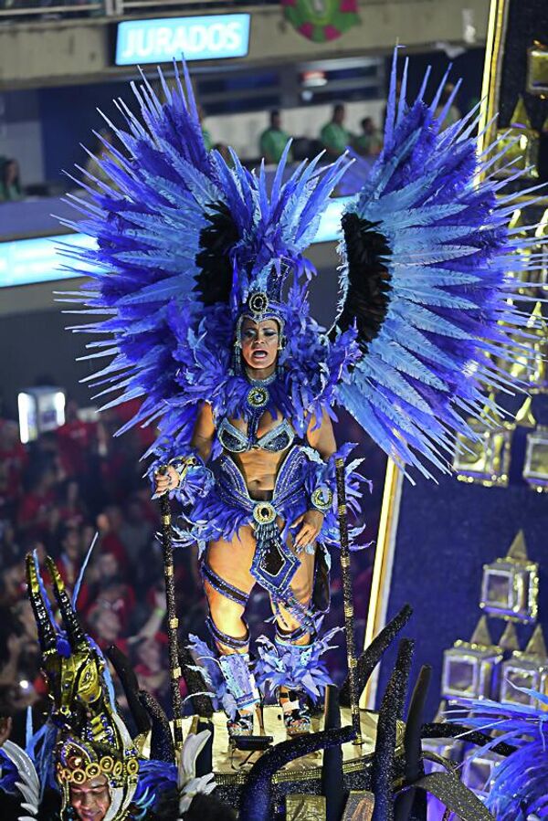 Destaque da Beija-Flor desfila na Sapucaí durante Carnaval do Rio de Janeiro, 23 de abril de 2022 - Sputnik Brasil
