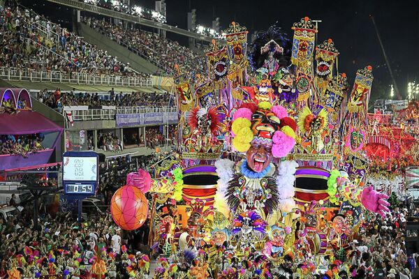 Desfile da escola de samba Acadêmicos do Grande Rio, durante o Carnaval do Rio de Janeiro (RJ), em 23 de abril de 2022 - Sputnik Brasil