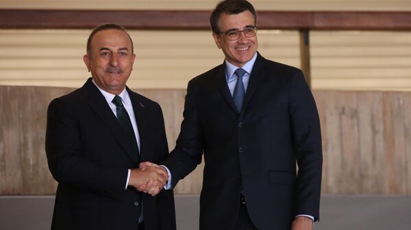 O Ministro das Relações Exteriores Carlos França, recebe o ministro de negócios estrangeiros da Turquia, Mevlut Cavusoglu, no Itamaraty em Brasília (DF), 25 de abril de 2022 - Sputnik Brasil